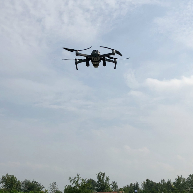Máy bay không người lái Bay Đê - đánh giá và giá Drone Led Light